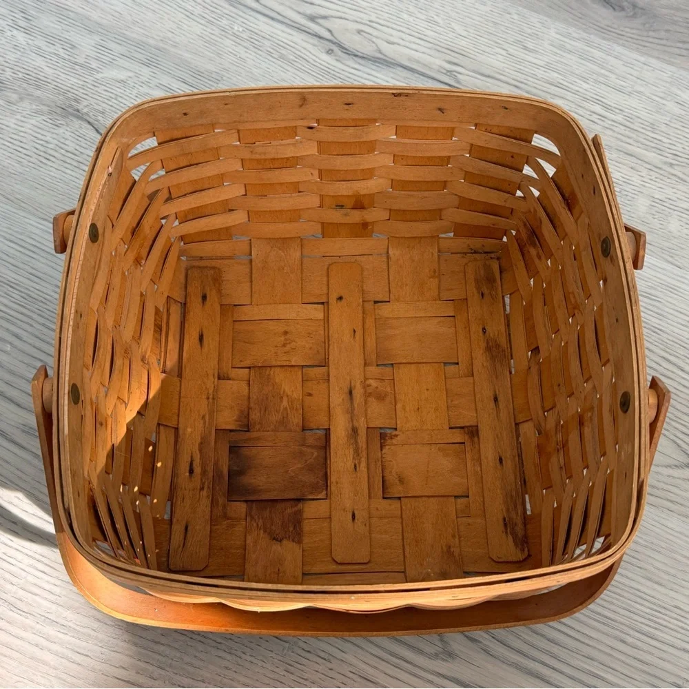 Longaberger Vintage Large Berry Basket With Handle Signed 2000 12” By 12” By 6”